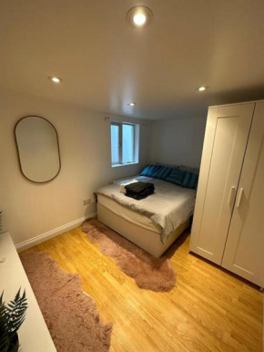 one bedroom flat near tube and Wembley stadium